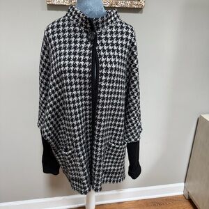 Vintage Tally Ho 1X Cardigan Sweater 100% Wool Black White Houndstooth Cape Coat